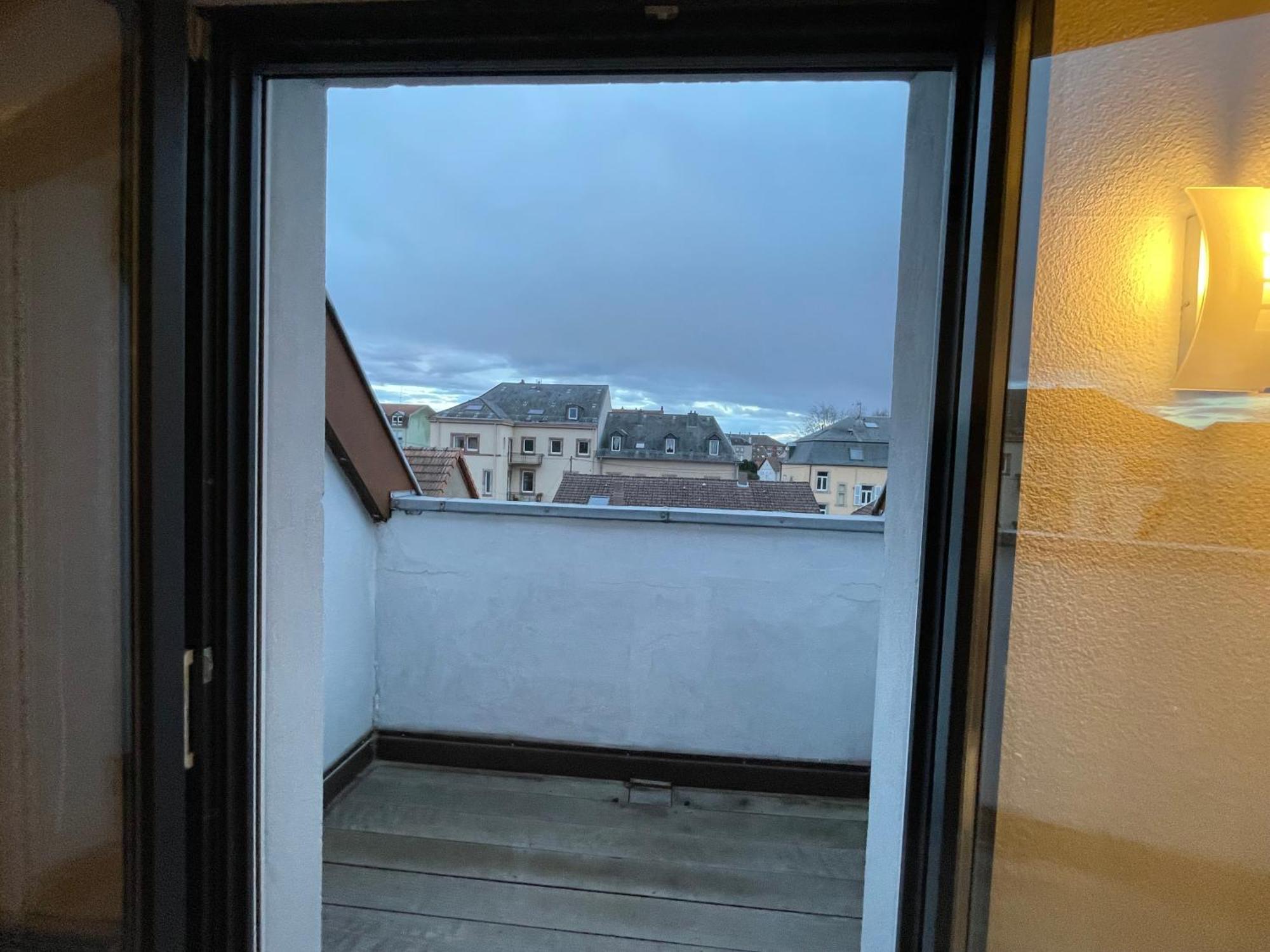 Fathala - Appartement Lumineux En Dernier Etage - Face A La Gare Routiere Sarrebourg Dış mekan fotoğraf
